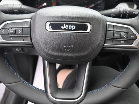Used 2022 Jeep Compass Latitude FWD image 16