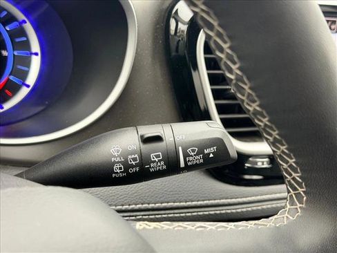 Used 2024 Chrysler Pacifica Select image 22