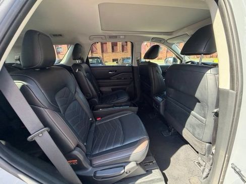 Used 2023 Nissan Pathfinder Platinum w/ Lighting Package (N93) AWD/4WD image 14