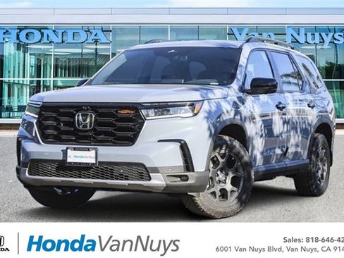 New 2025 Honda Pilot TrailSport image 1