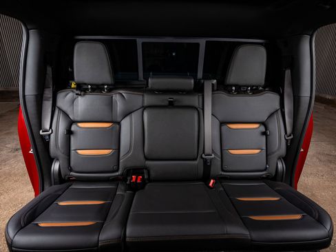 Used 2025 GMC Sierra 2500 AT4 w/ AT4 Premium Plus Package image 34