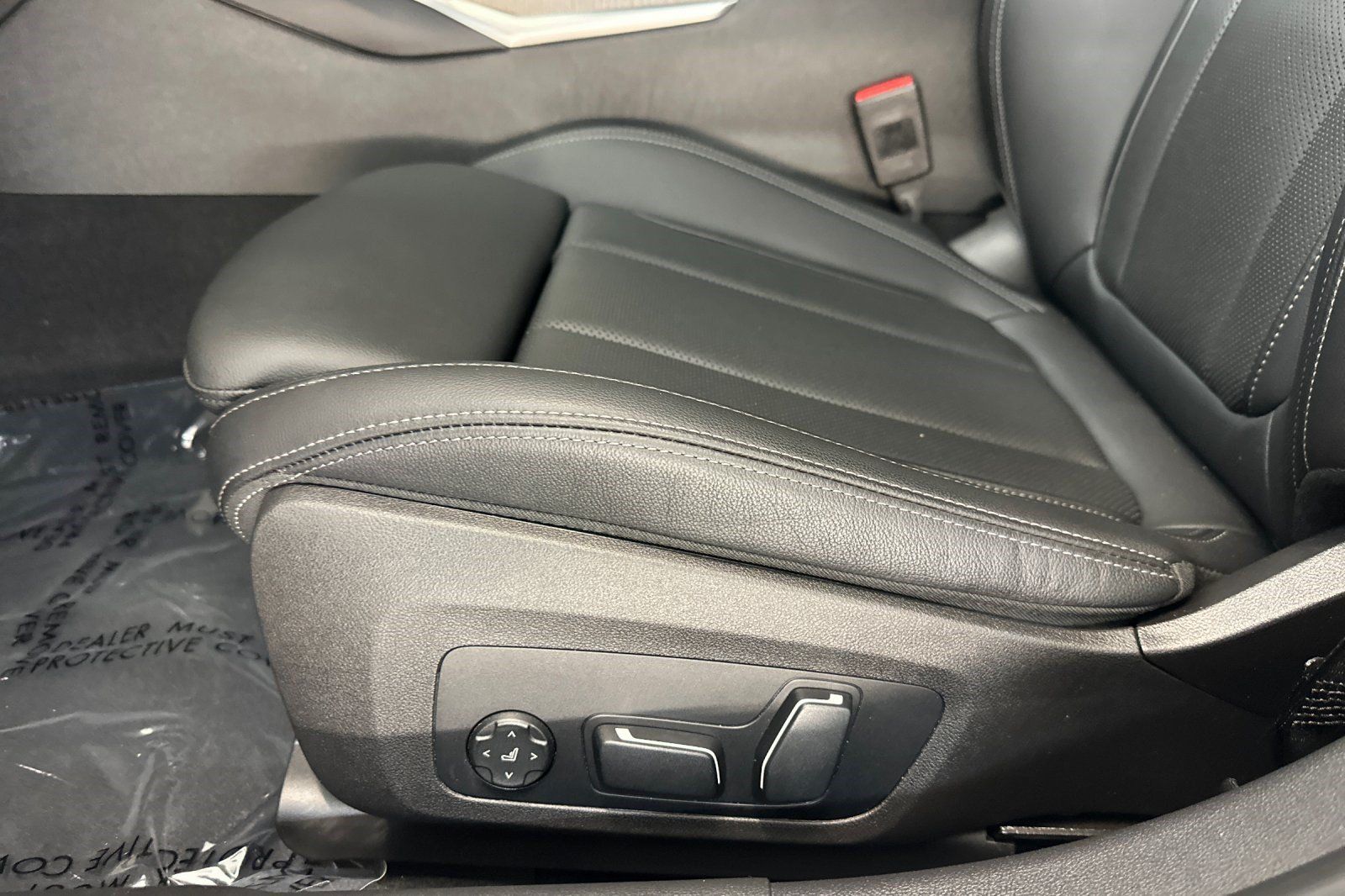 Used 2025 BMW 330i Sedan w/ Convenience Package RWD image 14