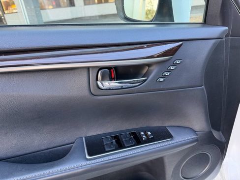 Used 2017 Lexus ES 350 w/ Luxury Package image 7