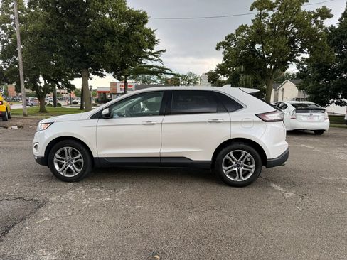 Used 2018 Ford Edge Titanium w/ Technology Package AWD/4WD image 4