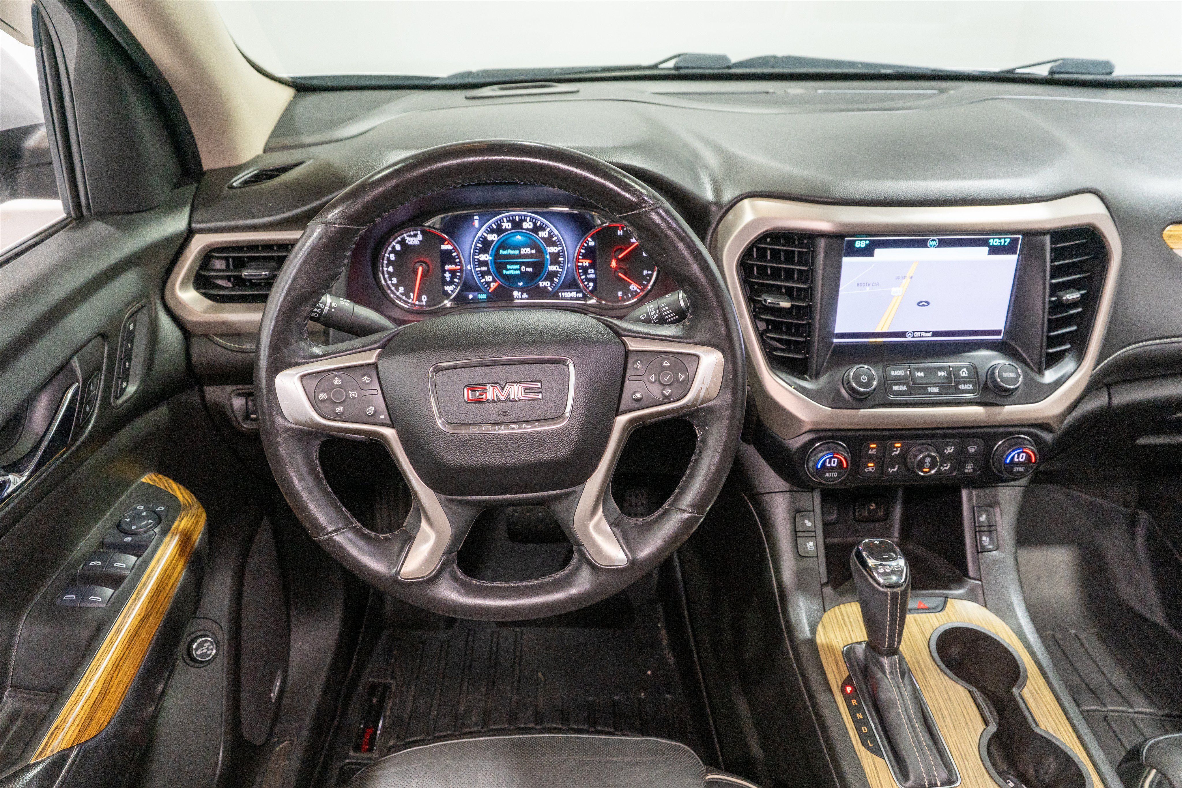 Used 2017 GMC Acadia Denali w/ Technology Package FWD image 11