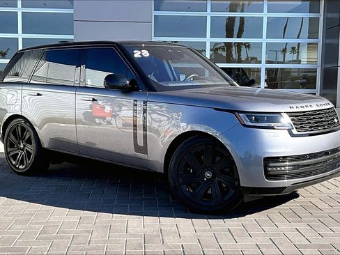 Used 2023 Land Rover Range Rover SE image 3