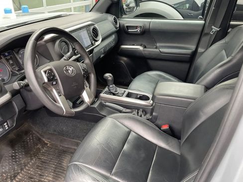 Used 2021 Toyota Tacoma Limited image 9