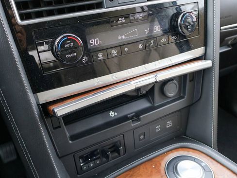 Used 2023 Nissan Armada SL w/ Captain's Chairs Package image 15