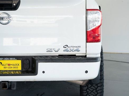 Used 2021 Nissan Titan SV w/ SV Convenience Package AWD/4WD image 9