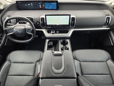 Used 2025 Ford Expedition Platinum AWD/4WD image 28