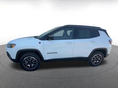 Used 2025 Jeep Compass Trailhawk AWD/4WD image 8