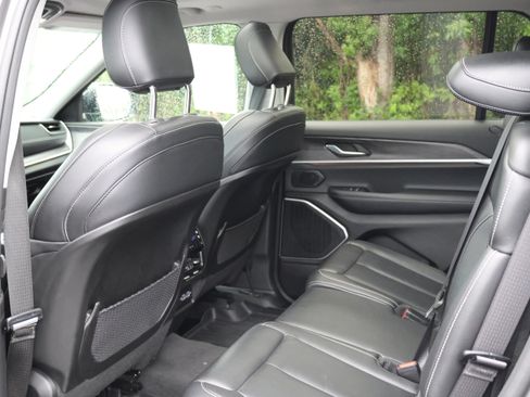Used 2021 Jeep Grand Cherokee L Limited AWD/4WD image 18