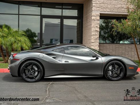 Used 2017 Ferrari 488 GTB RWD image 8