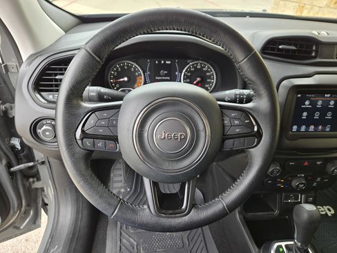 Used 2020 Jeep Renegade Altitude FWD image 12