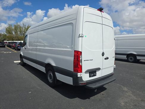 Used 2024 Mercedes-Benz Sprinter 2500 image 2