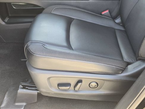 Used 2025 Nissan Pathfinder SL FWD image 26