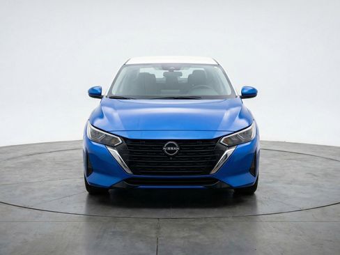 Used 2025 Nissan Sentra SV image 2