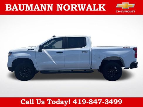 Used 2025 Chevrolet Silverado 1500 Custom Trail Boss w/ Turbomax Blackout Package AWD/4WD image 4