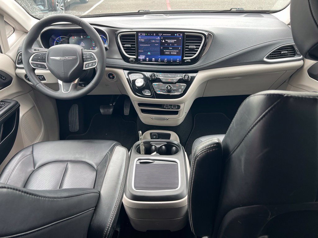 Used 2024 Chrysler Pacifica Limited FWD image 13
