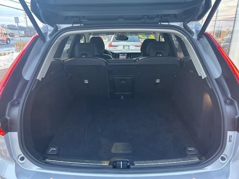 Used 2025 Volvo XC60 B5 Plus AWD/4WD image 11