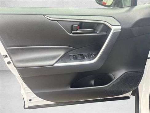 Used 2025 Toyota RAV4 LE AWD/4WD image 10
