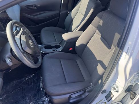 Used 2025 Toyota Corolla LE image 34