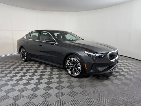 Used 2025 BMW 530i image 7