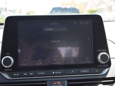 Used 2025 Nissan Altima 2.5 SV FWD image 17