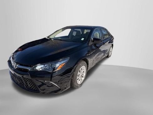 Used 2015 Toyota Camry LE image 1