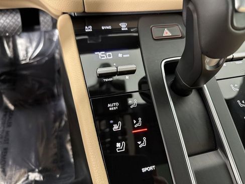 Certified 2025 Porsche Macan image 31