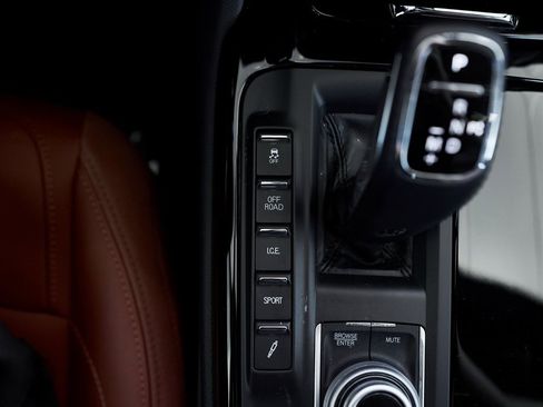 Used 2022 Maserati Levante Modena image 46