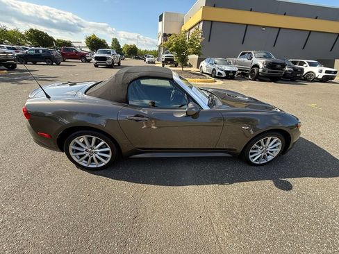Used 2017 FIAT 124 Spider Lusso RWD image 8
