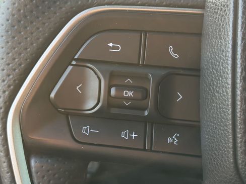 Used 2025 Toyota Tacoma TRD Sport AWD/4WD image 11