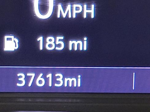 Used 2023 Buick Enclave Essence w/ LPO, Luxury Package image 2