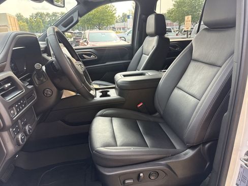 Used 2022 Chevrolet Tahoe Z71 w/ Luxury Package AWD/4WD image 13