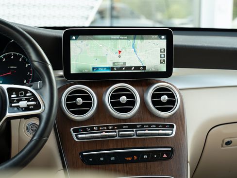 Used 2020 Mercedes-Benz GLC 300 4MATIC image 11