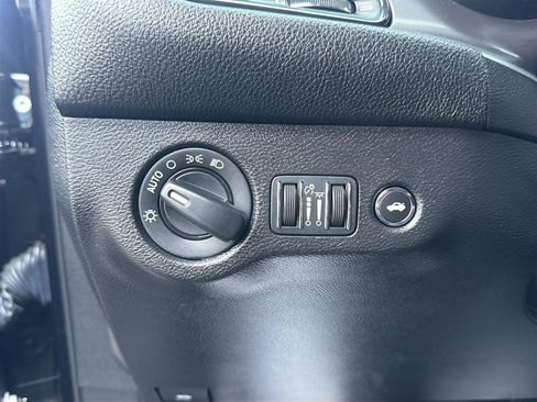 Used 2022 Dodge Challenger SXT RWD image 22