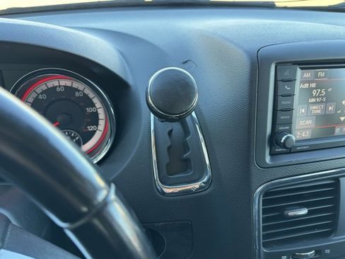 Used 2019 Dodge Grand Caravan SE w/ Rear Park Assist Package image 24