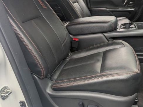 Used 2022 Nissan Titan PRO-4X w/ Pro-4x Convenience Package image 17
