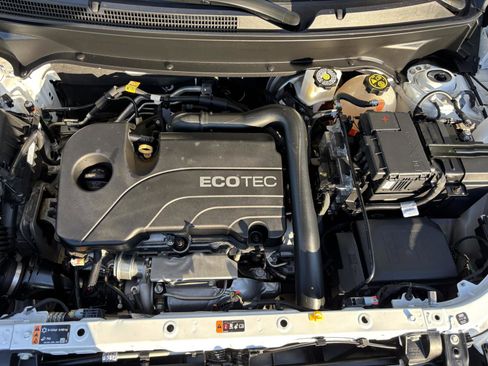 Used 2020 Chevrolet Equinox LS w/ LS Convenience Package image 38