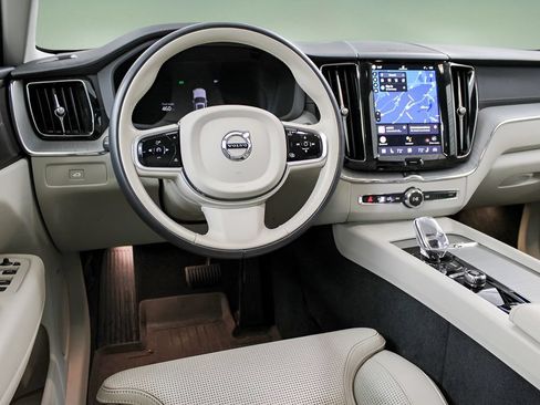 Certified 2025 Volvo XC60 B5 Ultra w/ Protection Package Premier AWD/4WD image 17