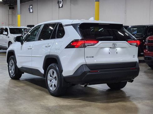 Used 2022 Toyota RAV4 LE AWD/4WD image 11