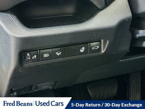 Used 2021 Toyota RAV4 XLE Premium image 11