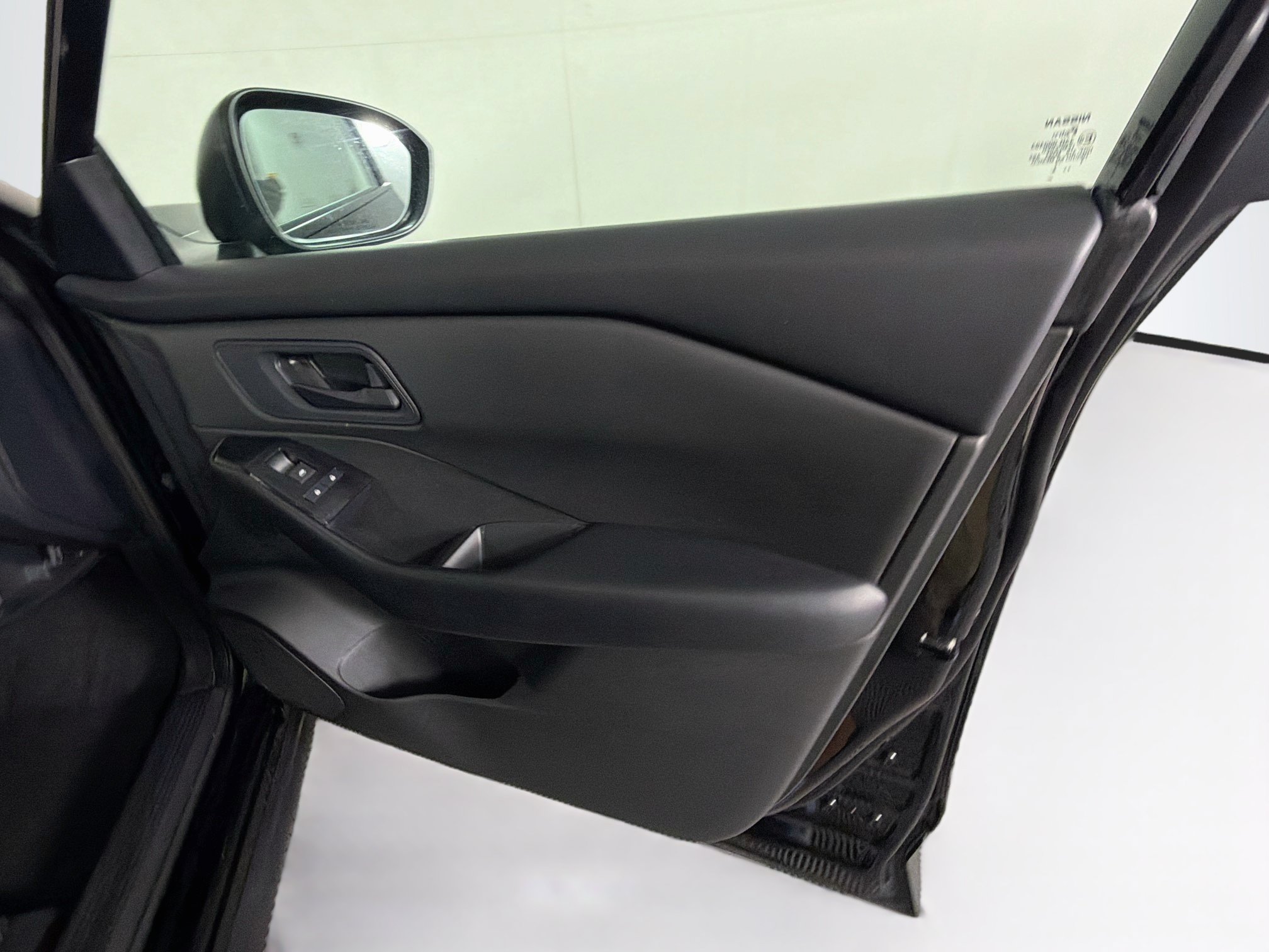 Used 2024 Nissan Rogue S FWD image 30
