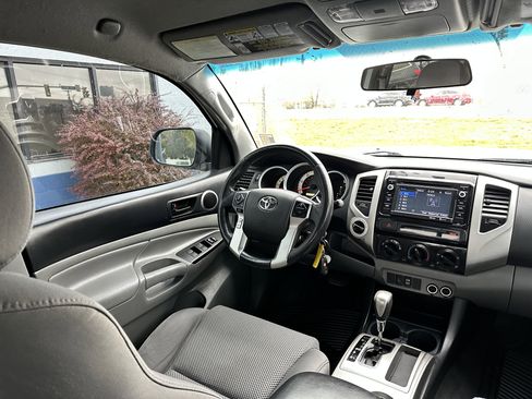 Used 2015 Toyota Tacoma TRD Off-Road w/ TRD Off-Road Package image 26