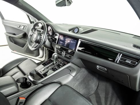 Certified 2023 Porsche Macan AWD/4WD image 24