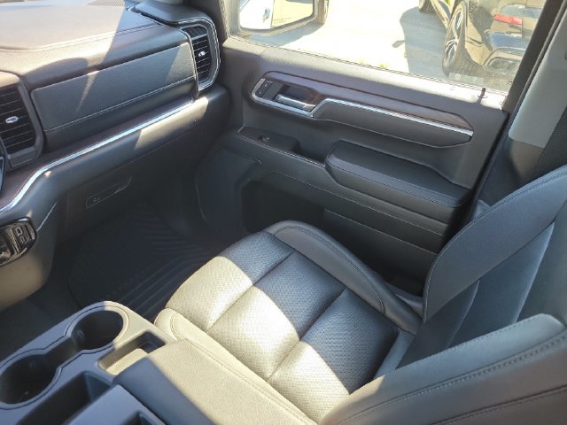 Used 2025 GMC Sierra 1500 SLT AWD/4WD image 16