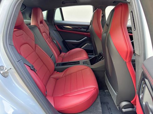 Used 2025 Porsche Panamera image 45