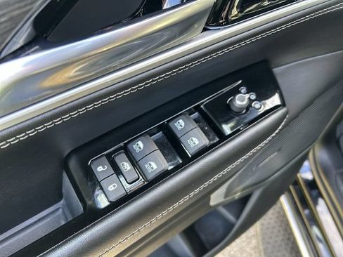 Used 2023 Jeep Wagoneer Series III w/ Convenience Group I AWD/4WD image 16