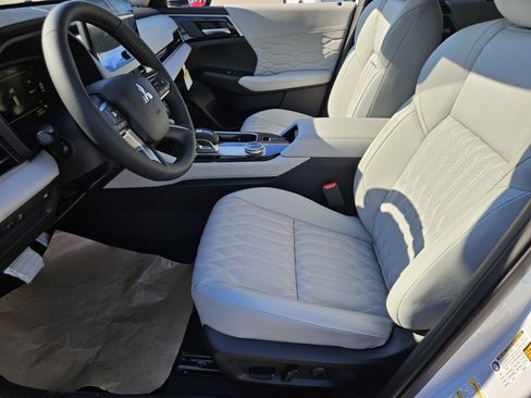 New 2026 Mitsubishi Outlander SEL image 7